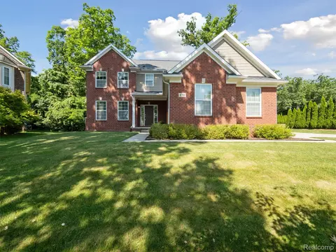 170 W Reed Lake Ct, Commerce, MI 48390