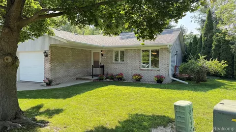 3797 Ramblewood Dr, Port Huron, MI 48060