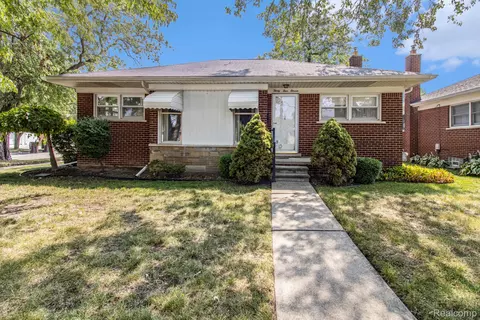 3411 Syckelmoore St, Trenton, MI 48183