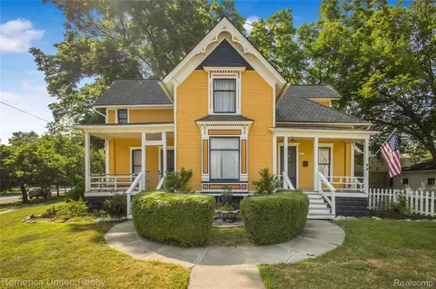 122 S Chestnut St, Howell, MI 48843