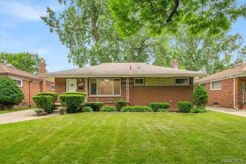 21660 Church St, Oak Park, MI 48237