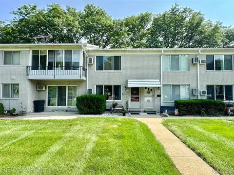5955 Alan Dr #60, Brighton, MI 48116