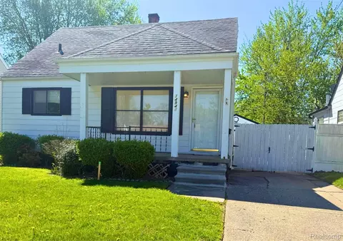 14948 Chesterfield Ave, Warren, MI 48089