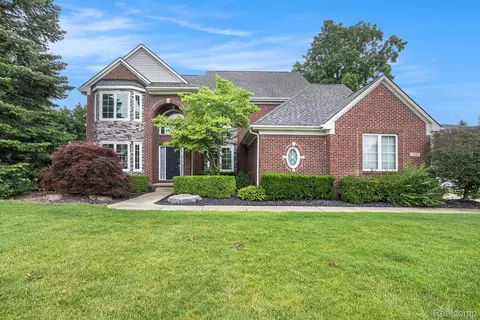 2101 Cristina Anne Ct, Howell, MI 48855