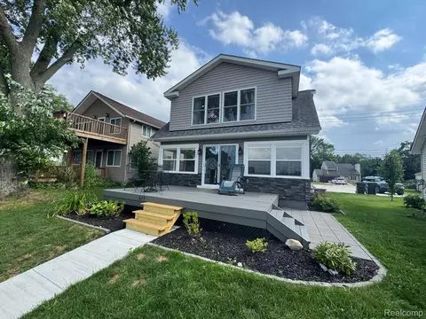 677 King Cir, Lake Orion, MI 48362