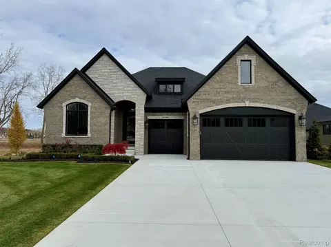 57496 Meadowridge Dr, Washington, MI 48094