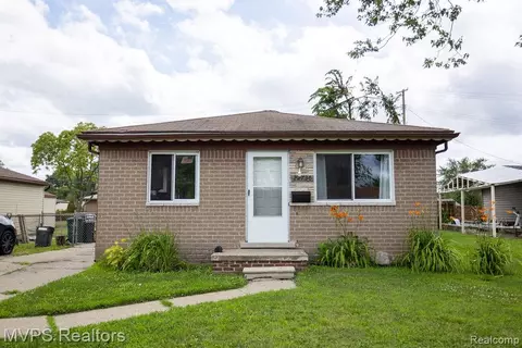22730 Masonic Blvd, Saint Clair Shores, MI 48082