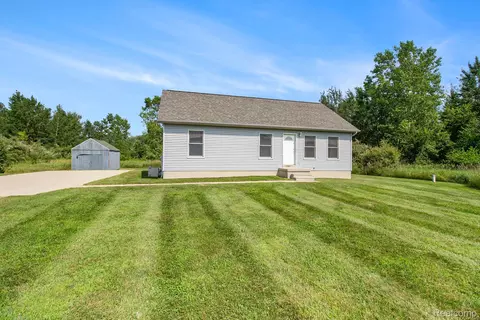 8803 S Cork Rd, Morrice, MI 48857