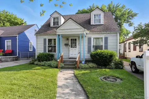 19701 Kingsville St, Harper Woods, MI 48225