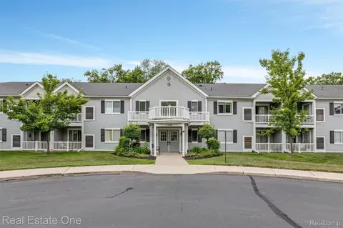 1127 S Lake Dr #212, Novi, MI 48377