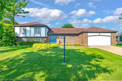 9539 Hillcrest Dr, Plymouth, MI 48170