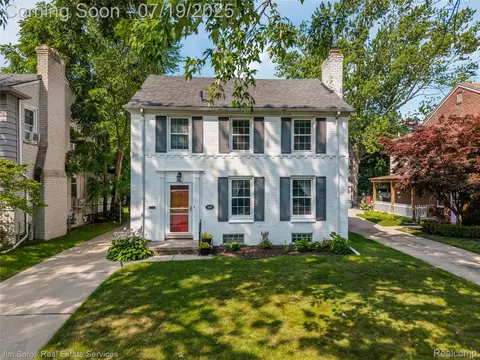 165 Mckinley Ave, Grosse Pointe Farms, MI 48236