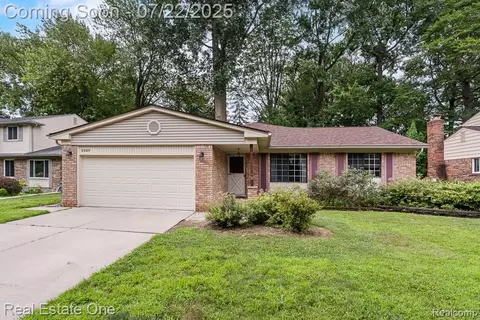 2220 Michele Dr, Troy, MI 48085