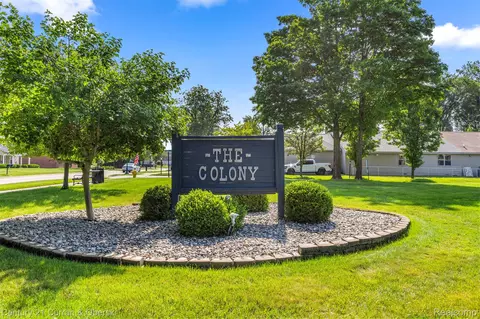 8309 Colony Dr #22, Grosse Ile, MI 48138