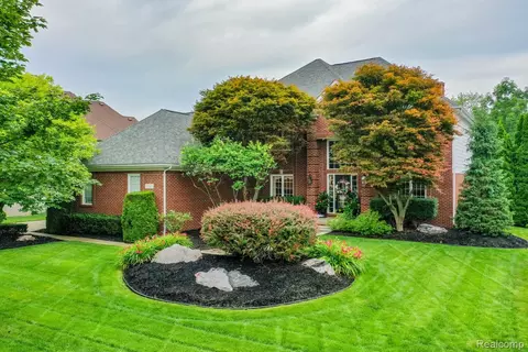 53844 Cherrywood Dr, Shelby Township, MI 48315