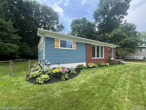 3729 Warringham Ave, Waterford, MI 48329