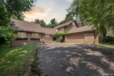 12156 Forest Meadow Dr, Perry, MI 48872