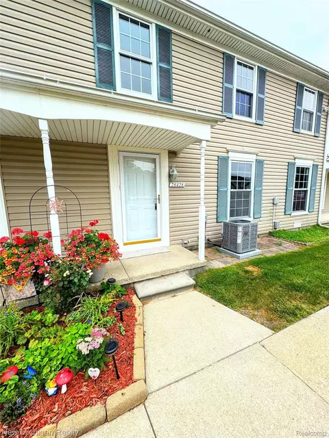 28428 Longmeadow Ln, Brownstown, MI 48183