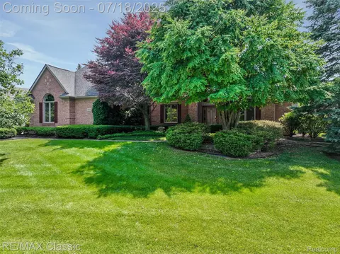 17331 Deer Path Dr, Northville, MI 48168