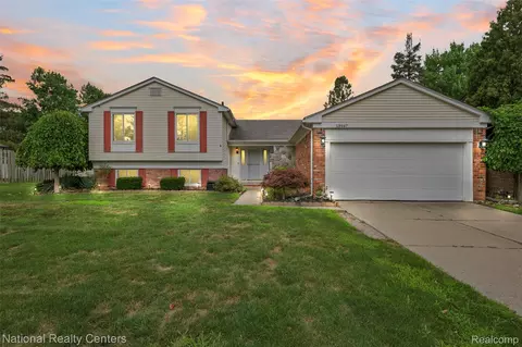 13947 Ashurst St, Livonia, MI 48154