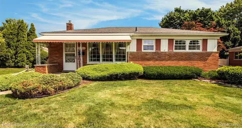 35260 Richland St, Livonia, MI 48150
