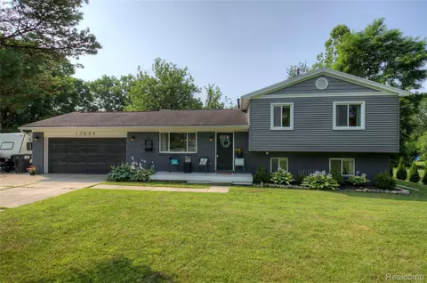12644 Silver Lake Rd, Green Oak, MI 48116