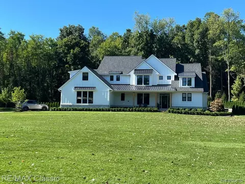 001 Buttercup Trl, Milford, MI 48381