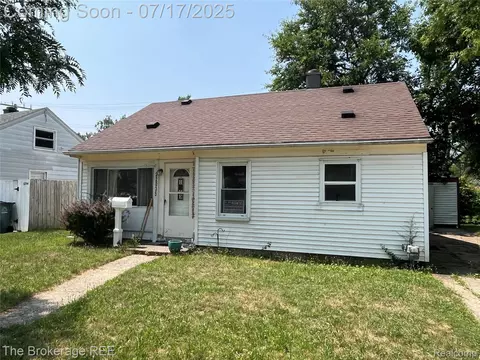 22035 Scotia Rd, Oak Park, MI 48237