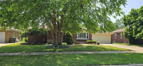 20830 Bon Brae St, Saint Clair Shores, MI 48081