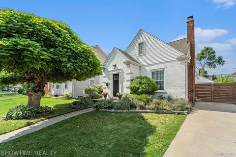 1206 Oxford Rd, Berkley, MI 48072