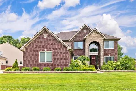 9754 Windsor Ln, Village Of Clarkston, MI 48348
