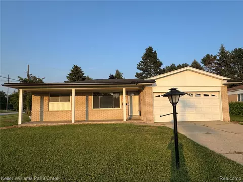 30930 Austin Dr, Warren, MI 48092