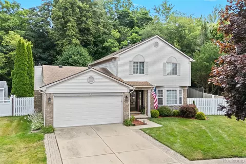 22439 Cherrylawn Dr, Brownstown, MI 48134