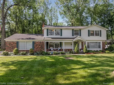 2437 Chelsea Dr, Troy, MI 48084