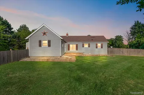 1267 S Cummings Rd, Davison, MI 48423