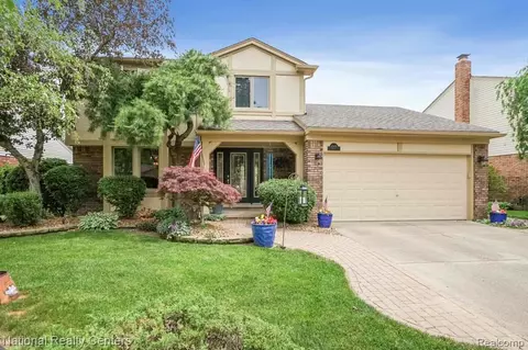 42438 Cannon Dr, Sterling Heights, MI 48313