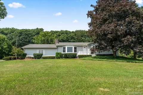 14600 Darling Rd, London, MI 48160