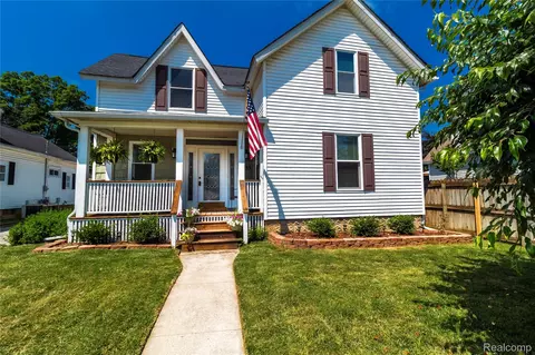 835 N Main St, Lapeer, MI 48446