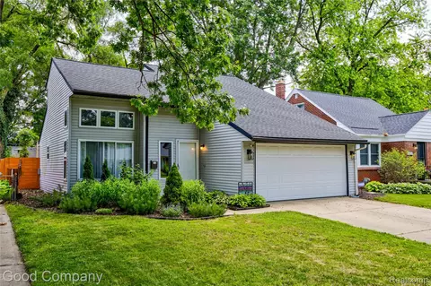 24650 Westhampton St, Oak Park, MI 48237