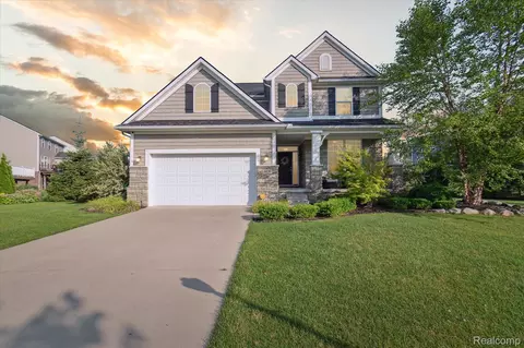 2236 Adel Dr, Wixom, MI 48393