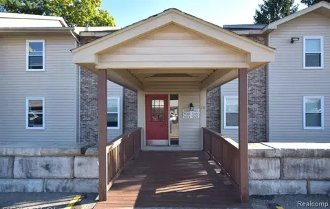 5086 Harbor Oak Dr #38, Waterford, MI 48329