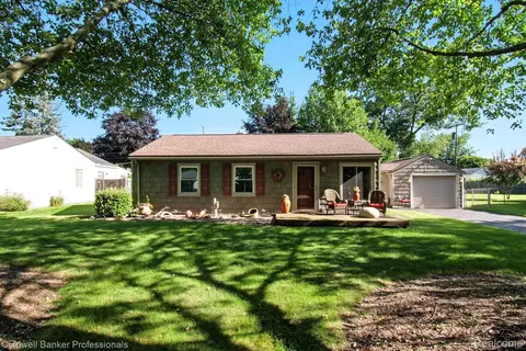 4022 Meigs Ave, Waterford, MI 48329