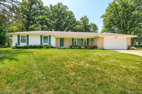 5312 Michael Ct, Grand Blanc, MI 48439