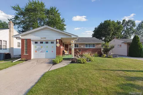 21783 Mckinley St, Rockwood, MI 48173