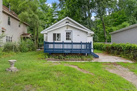 8014 Haviland Beach Dr, Argentine, MI 48451