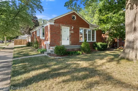 13380 Netherwood St, Southgate, MI 48195