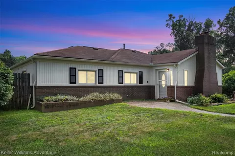 32671 Cadillac St, Farmington Hills, MI 48336