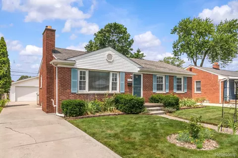 11313 Brookfield St, Livonia, MI 48150