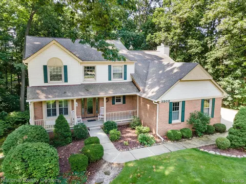 3509 Discus Ct, Orion, MI 48360