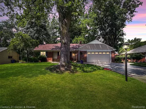 2210 Lancaster Rd, Bloomfield Hills, MI 48302